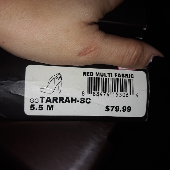 New with box Guess red bootie heels - Picture 3 of 4